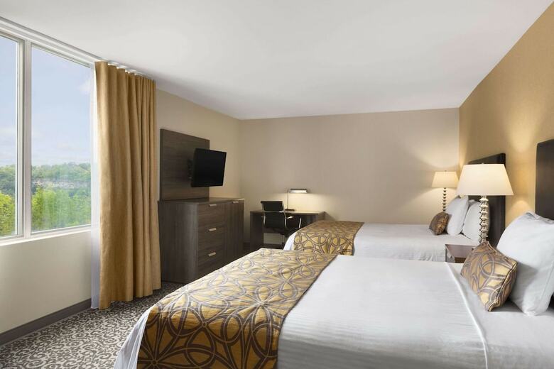 Hotel Travelodge By Wyndham Niagara Falls Fallsview