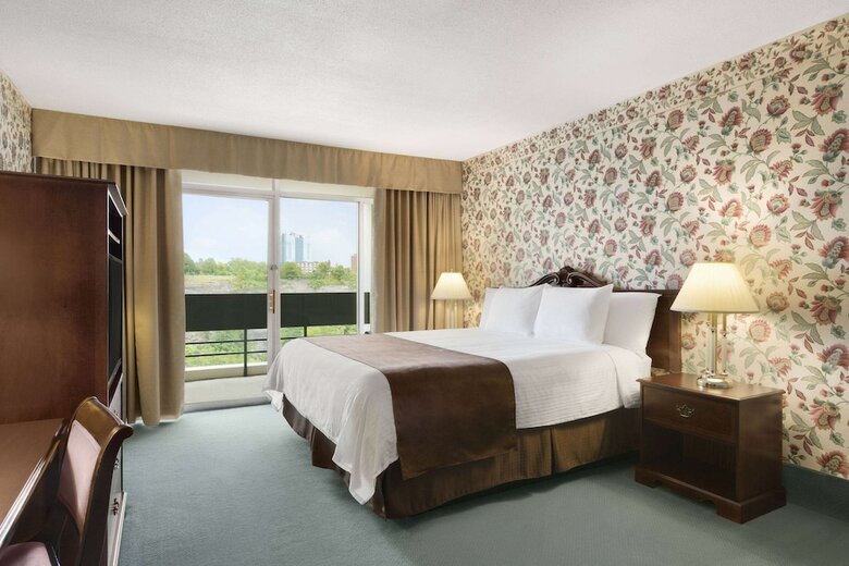 Hotel Travelodge By Wyndham Niagara Falls Fallsview