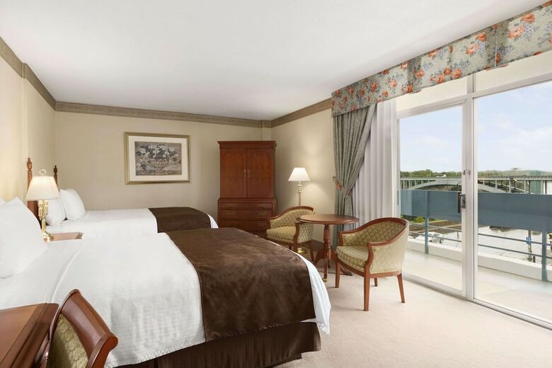 Hotel Travelodge By Wyndham Niagara Falls Fallsview