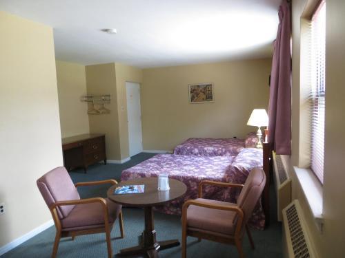 Riverview Motel