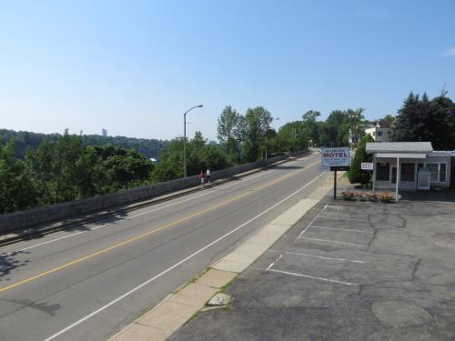 Riverview Motel