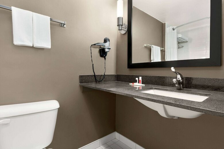 Ramada Plaza Niagara Falls Hotel