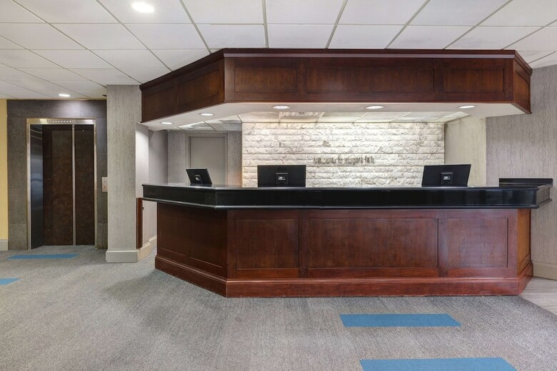 Hotel Days Inn - Niagara Falls, Near The Falls