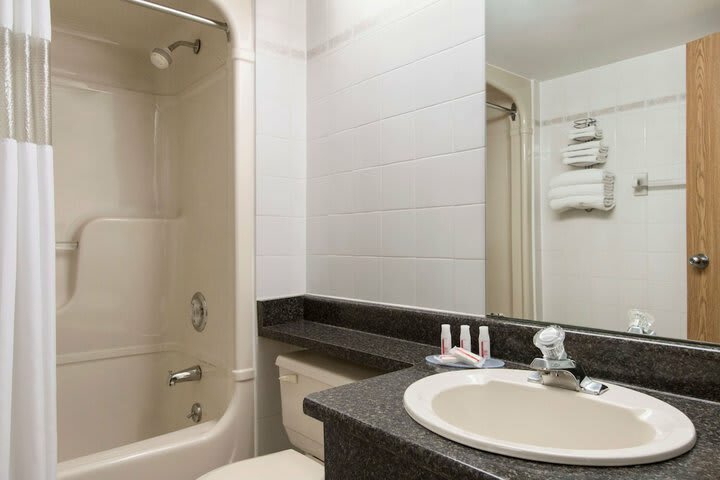 Hotel Days Inn - Niagara Falls, Near The Falls