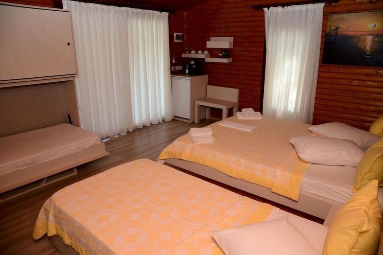 Hotel Nuri's Beach Bungalow