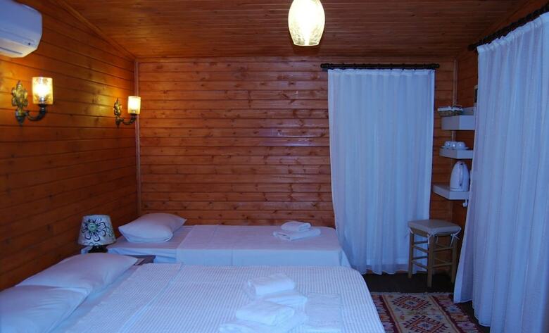 Hotel Nuri's Beach Bungalow