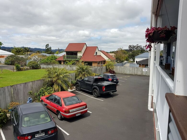 Avenue Heights Motel