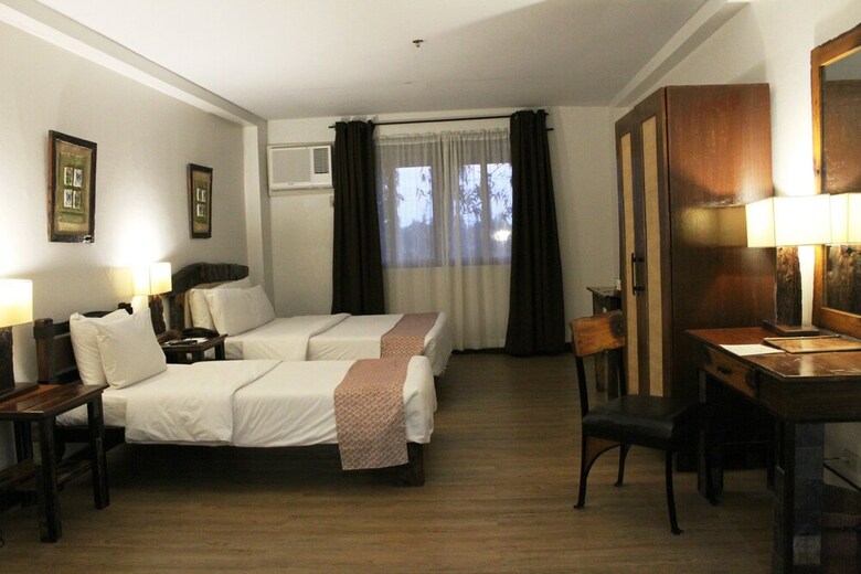 Hotel Nature's Village Resort