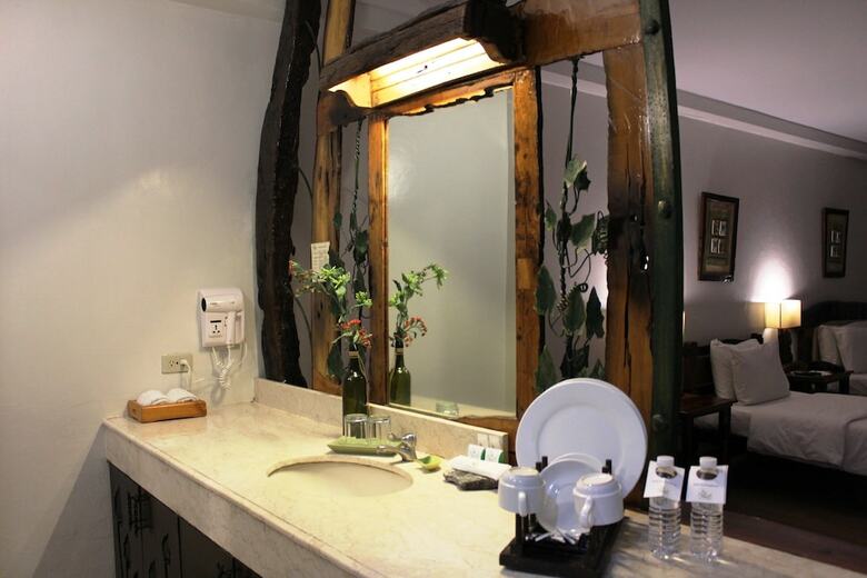 Hotel Nature's Village Resort