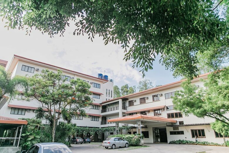Hotel Nature's Village Resort