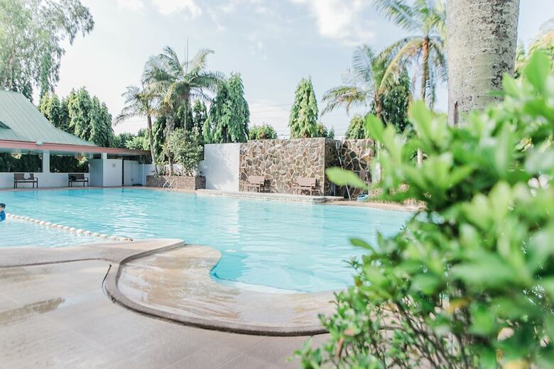 Hotel Nature's Village Resort
