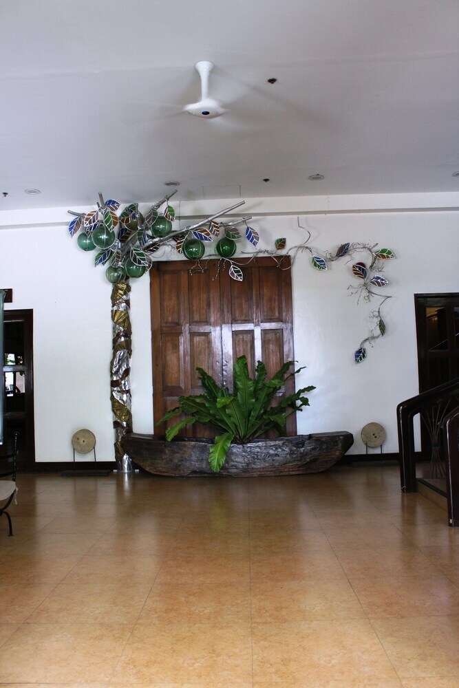 Hotel Nature's Village Resort