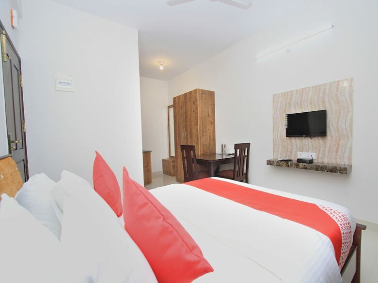 Oyo 12033 Hotel Royal Residence