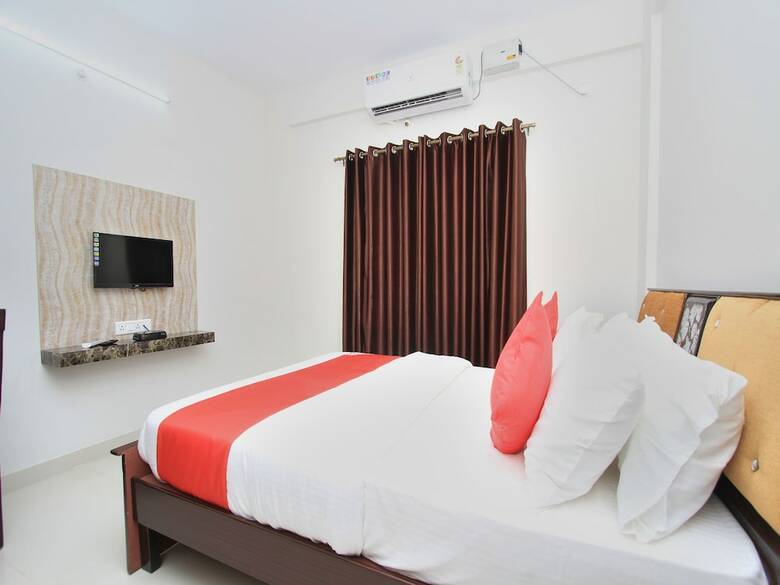Oyo 12033 Hotel Royal Residence