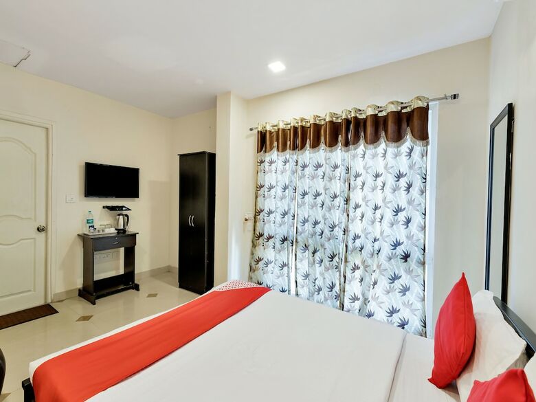 Oyo 12120 Hotel Srico
