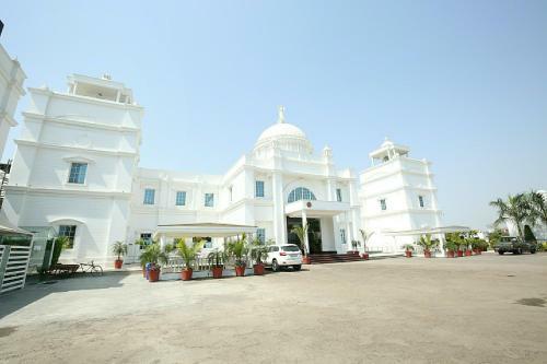 Oyo 12989 White Diamond Hotel