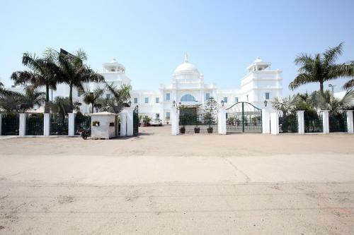 Oyo 12989 White Diamond Hotel