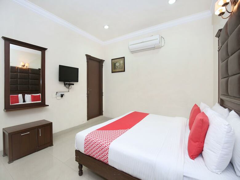Oyo 12989 White Diamond Hotel