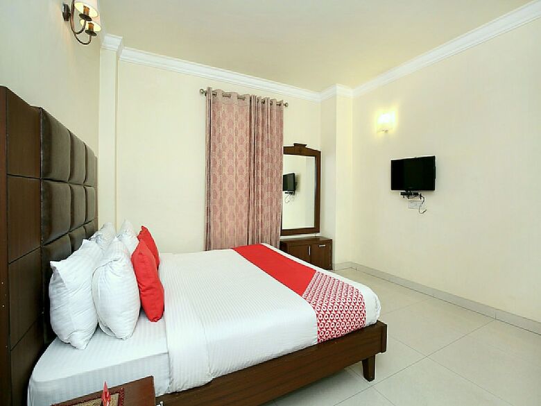 Oyo 12989 White Diamond Hotel