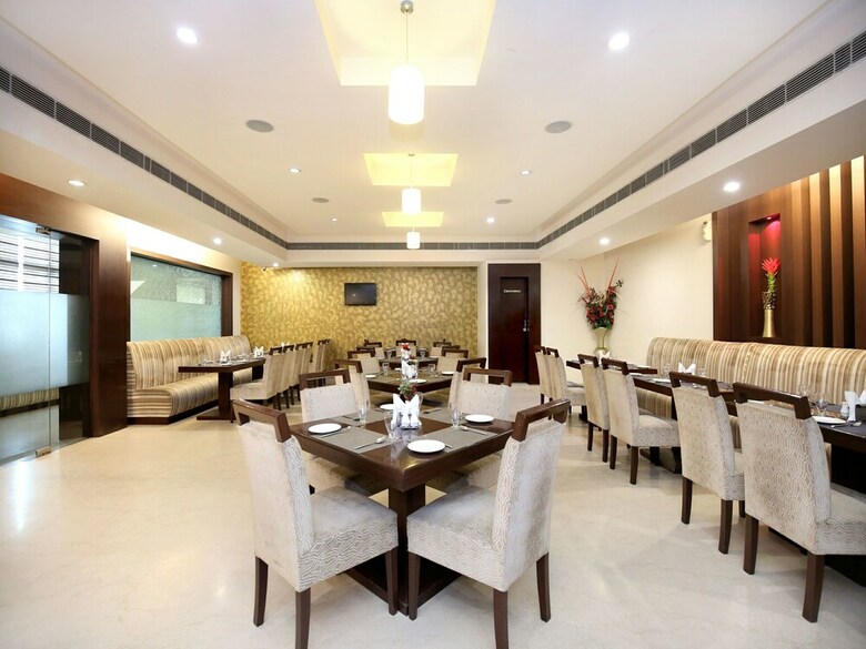 Oyo 12989 White Diamond Hotel
