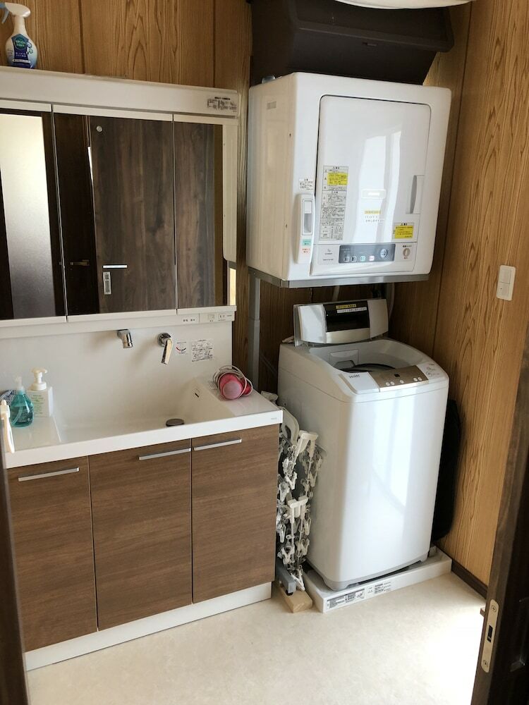 Hostal Rsd Village - Hostel