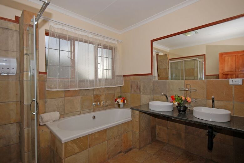 Hotel Hoopoe Haven Guest House