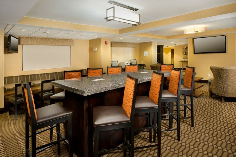 Hotel Holiday Inn Express Waldorf