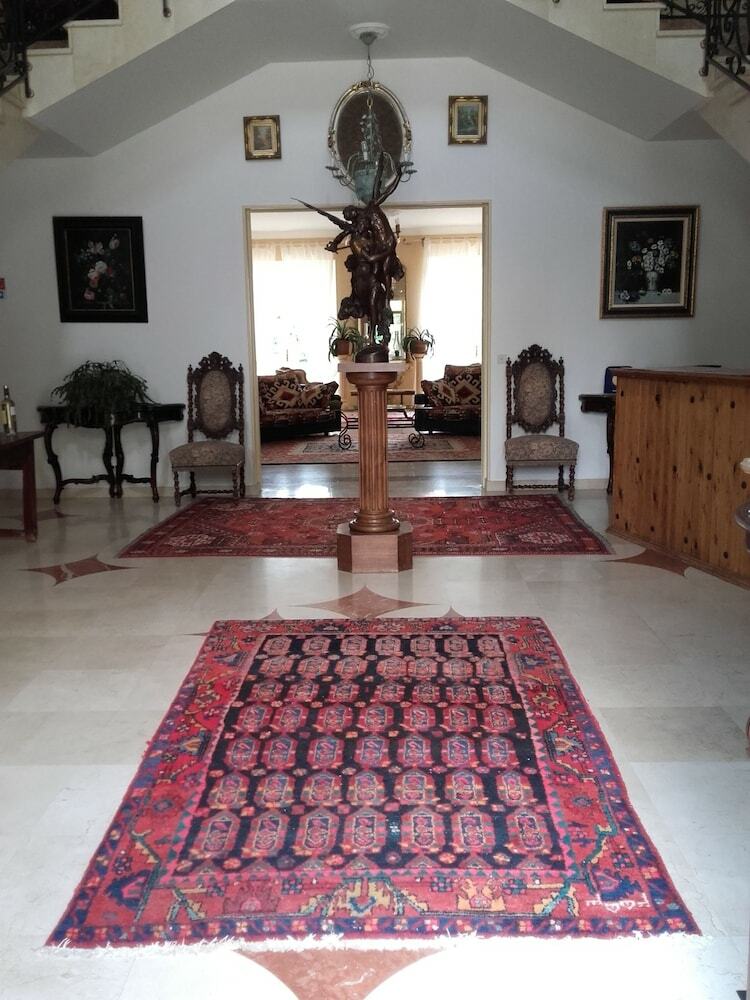 Hotel Ch�teau de Rouffiac Chambres D'h�tes Vignoble de Cahors