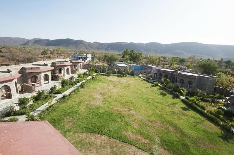 Hotel Van Chhavi Resort By Opensky