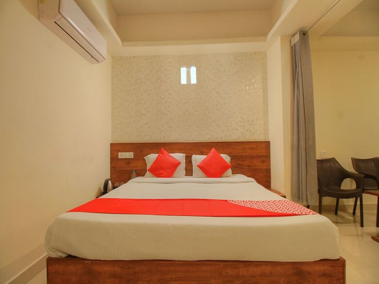 Hotel Oyo 14163 Comforts Inn