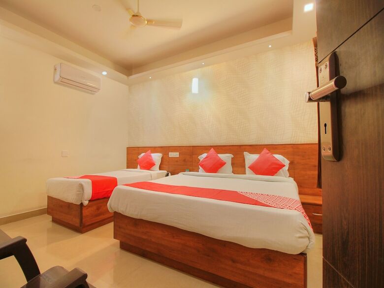 Hotel Oyo 14163 Comforts Inn