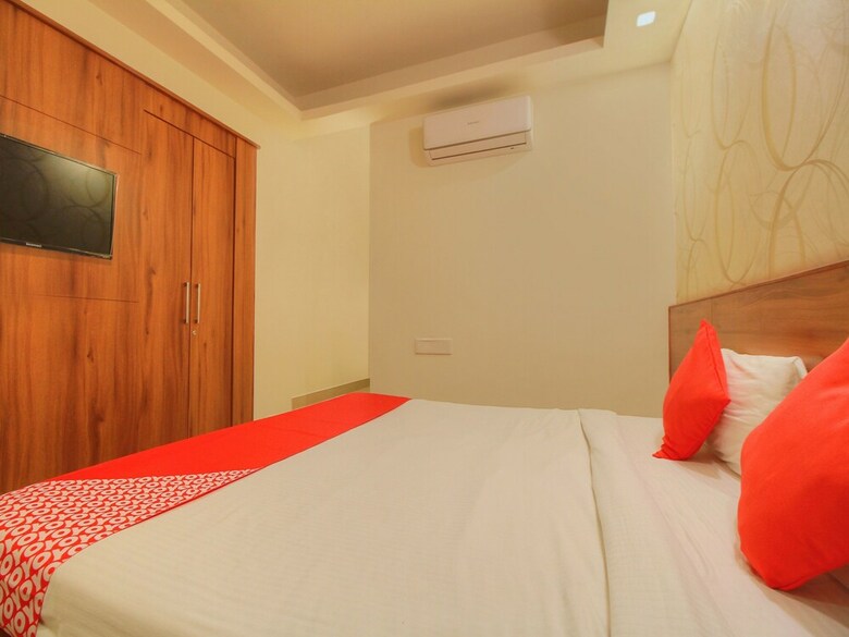 Hotel Oyo 14163 Comforts Inn
