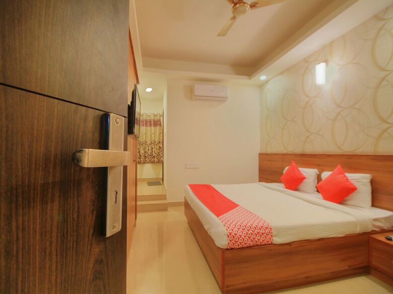 Hotel Oyo 14163 Comforts Inn