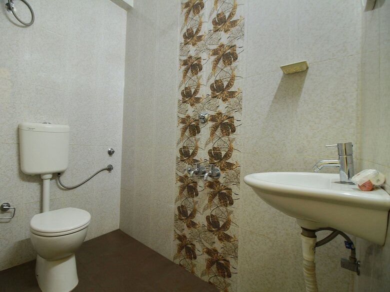 Hotel Oyo 14163 Comforts Inn