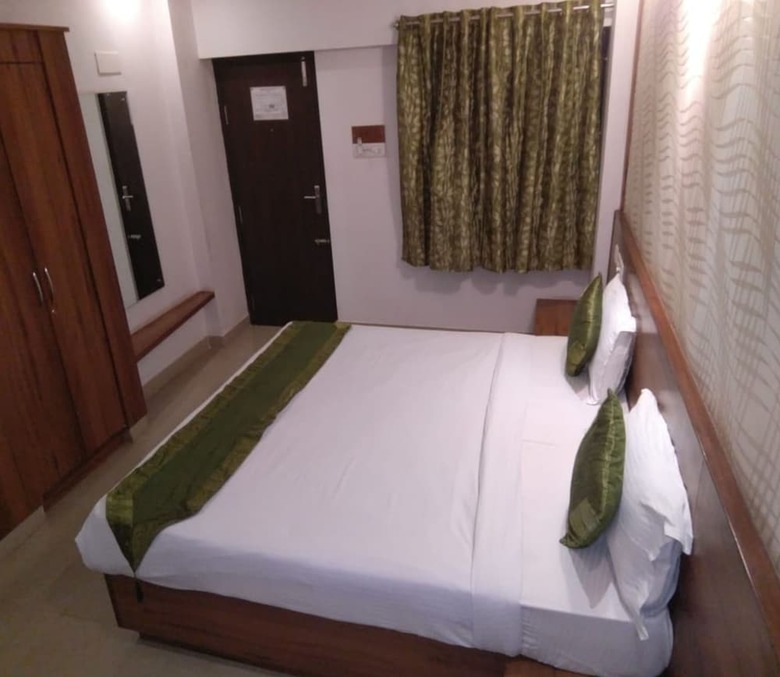 Hotel Oyo 14163 Comforts Inn