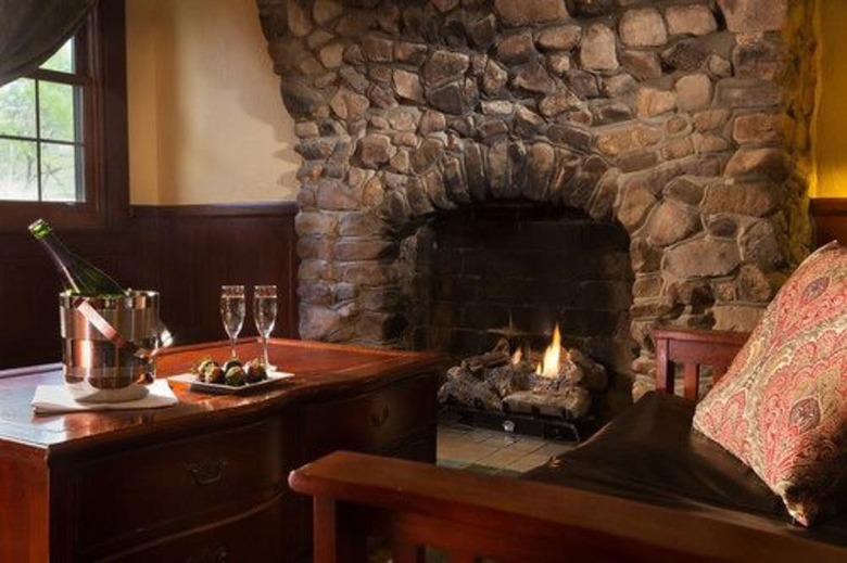 Hilltop Manor Bed And Breakfast