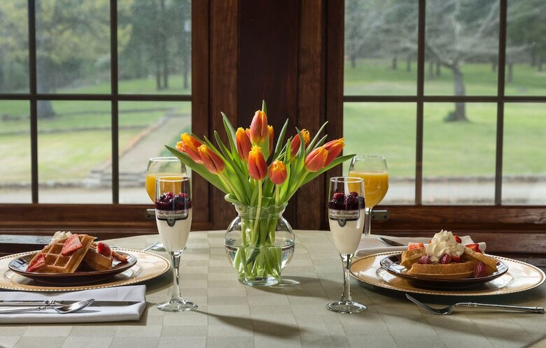 Hilltop Manor Bed And Breakfast
