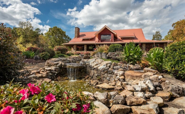 Hilltop Manor Bed And Breakfast