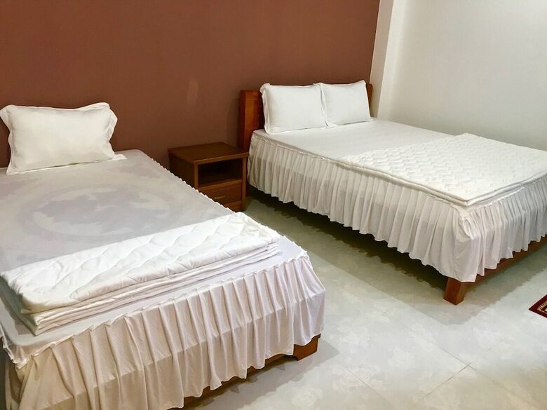 Iq Hotel
