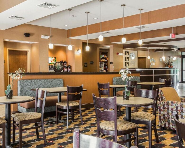 Hotel Comfort Suites At Westgate Mall