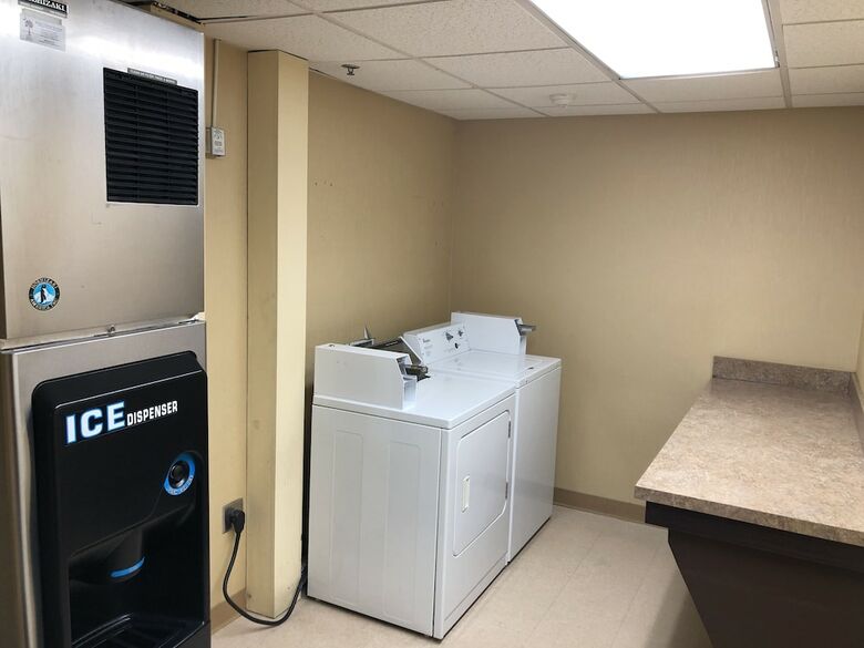 Hotel Comfort Suites At Westgate Mall