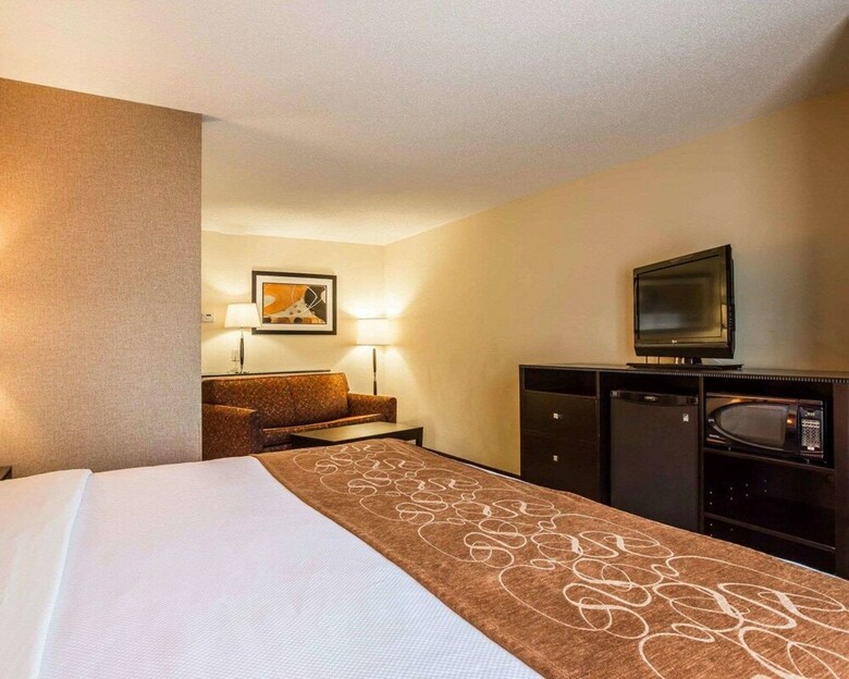 Hotel Comfort Suites At Westgate Mall
