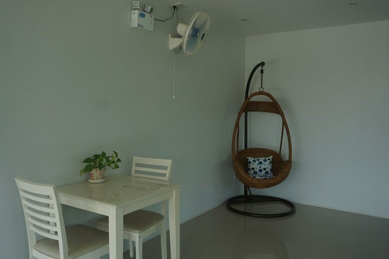 Parisa Place Hotel