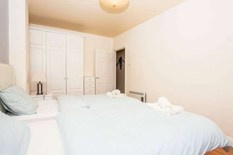 2 Bedroom Apartment 15 Minutes From City Centre
