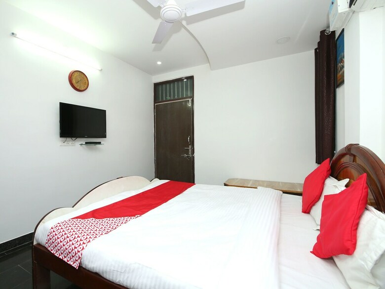 Oyo 12498 Hotel Sea Rock