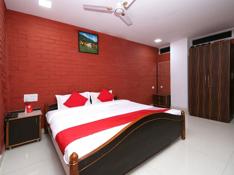 Oyo 12498 Hotel Sea Rock