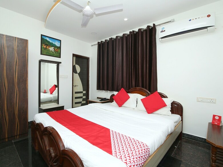 Oyo 12498 Hotel Sea Rock