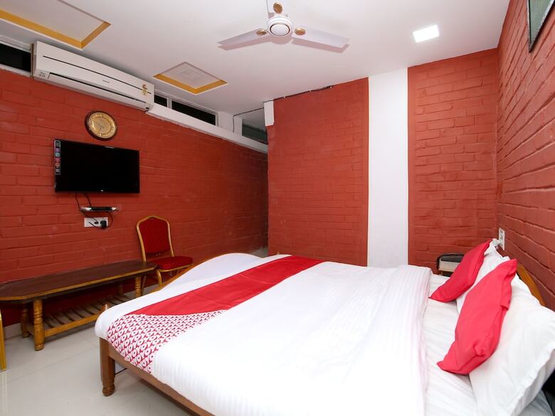 Oyo 12498 Hotel Sea Rock