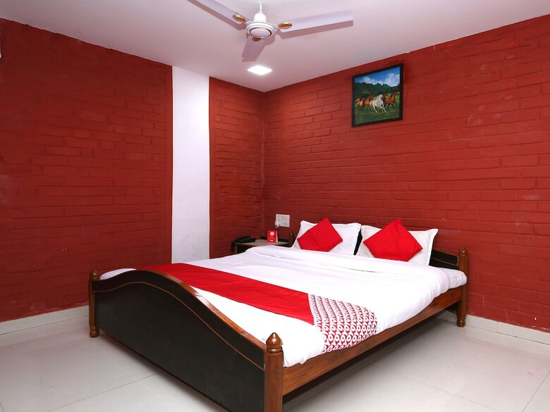 Oyo 12498 Hotel Sea Rock