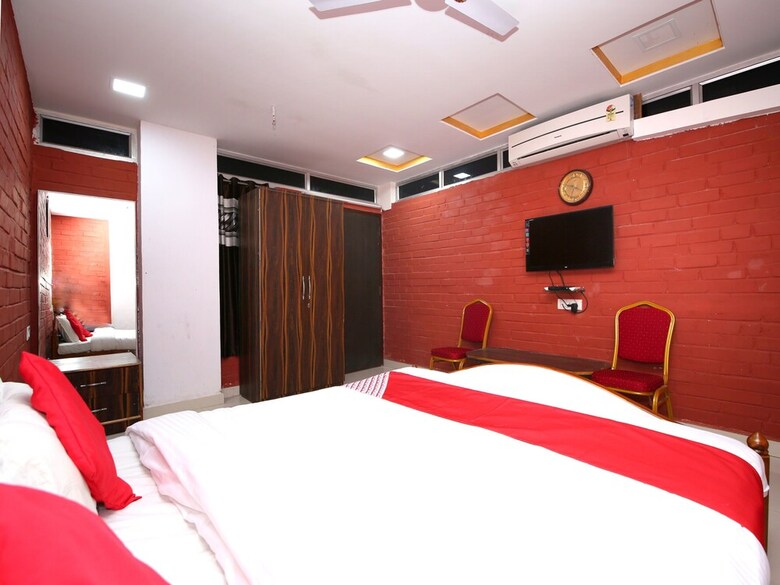 Oyo 12498 Hotel Sea Rock